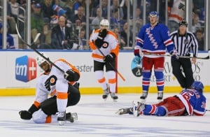 Wayne Simmonds brings scoring, energy, and physicality, all qualities that make him one of the untouchable Flyers. (Credit: Adam Hunger-USA TODAY Sports)