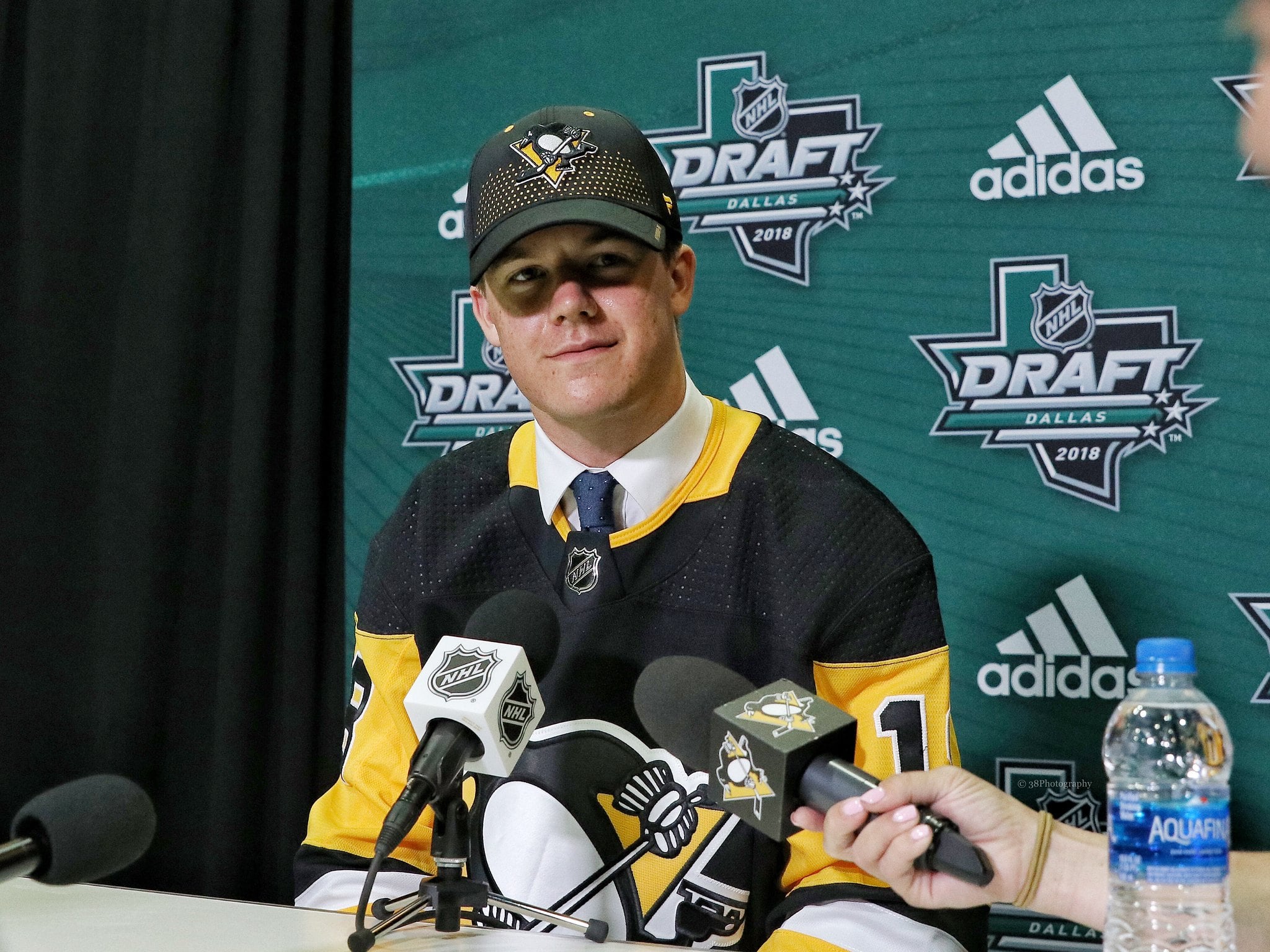 5 Things to Know About New Oilers Forward Filip Hallander
