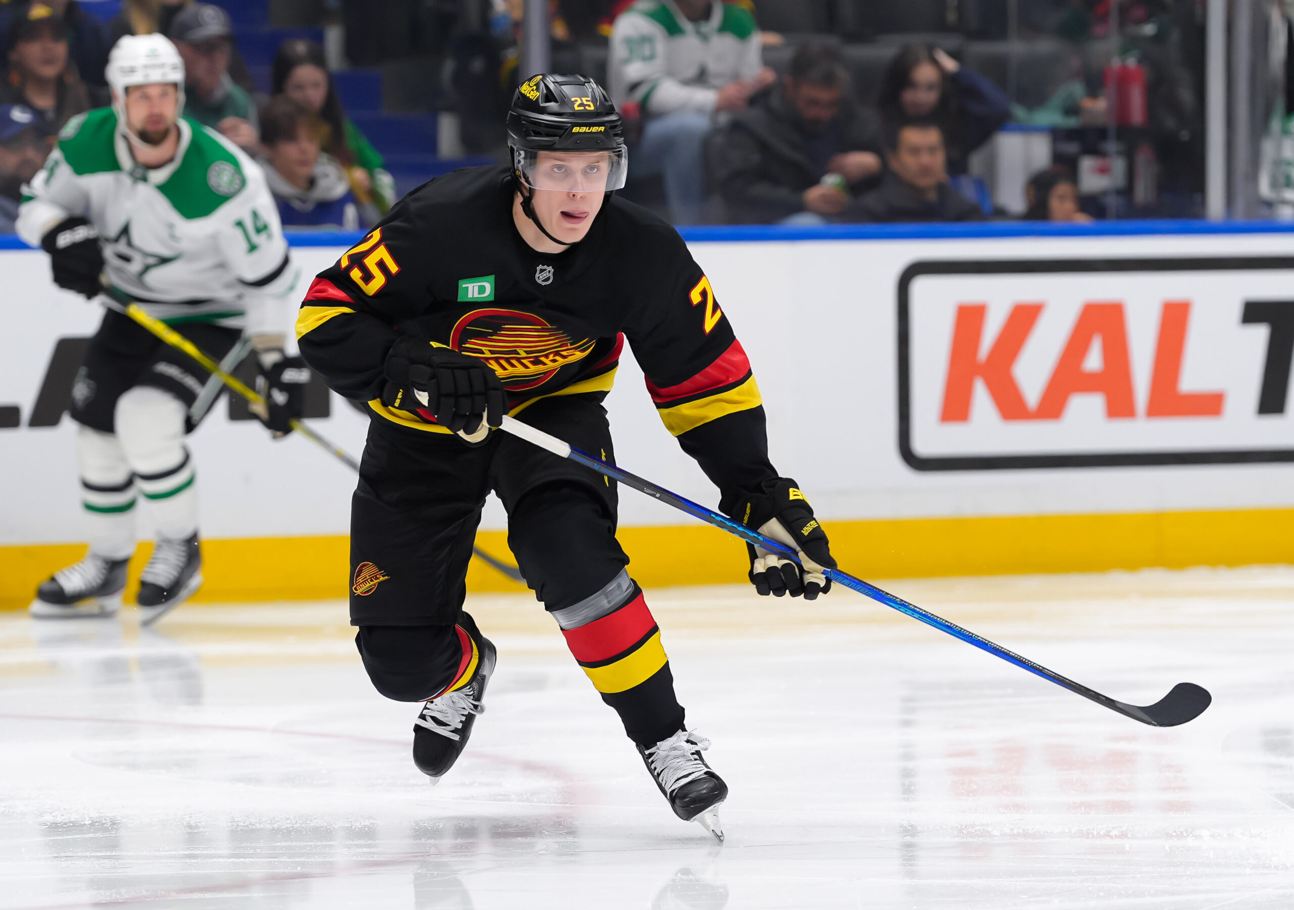 Expectations for Canucks Defenceman Elias Pettersson in 2025-26