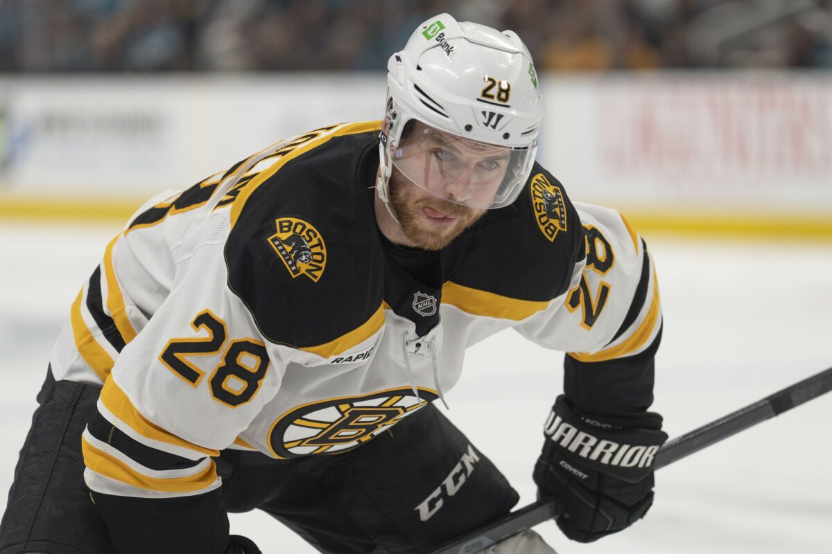Boston Bruins Elias Lindholm