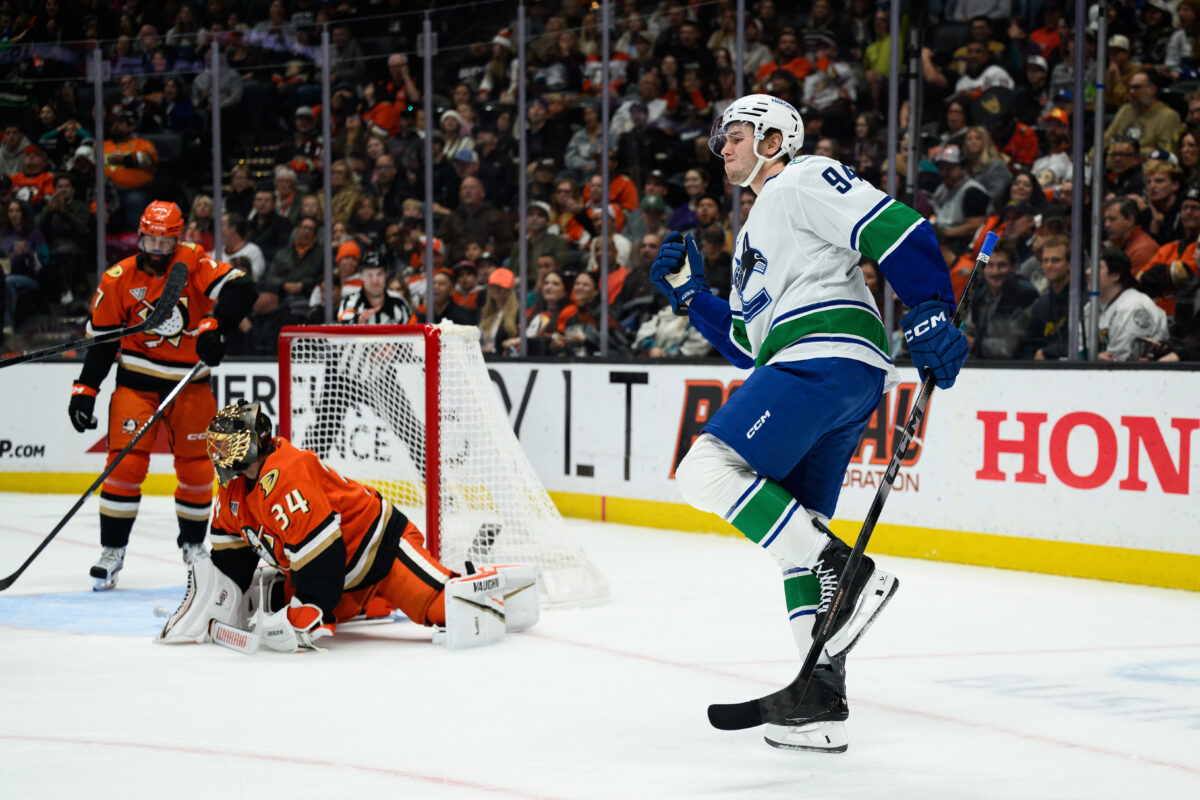 Linus Karlsson Vancouver Canucks