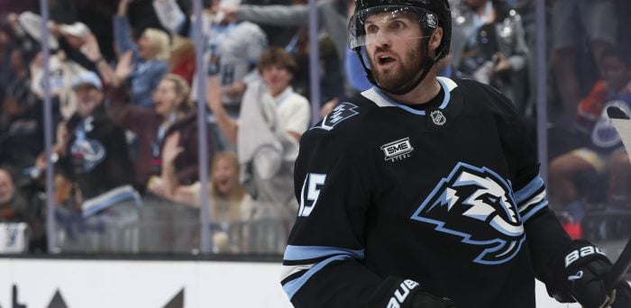 Predators Sign Alex Kerfoot to 2-Year Contract With $3.5 Million AAV