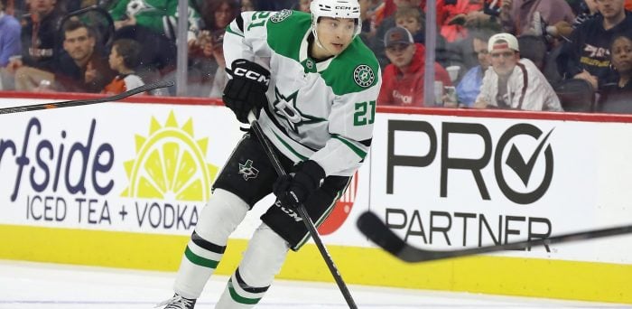 Stars Avoid Arbitration by Signing Jason Robertson to 1-Year Deal