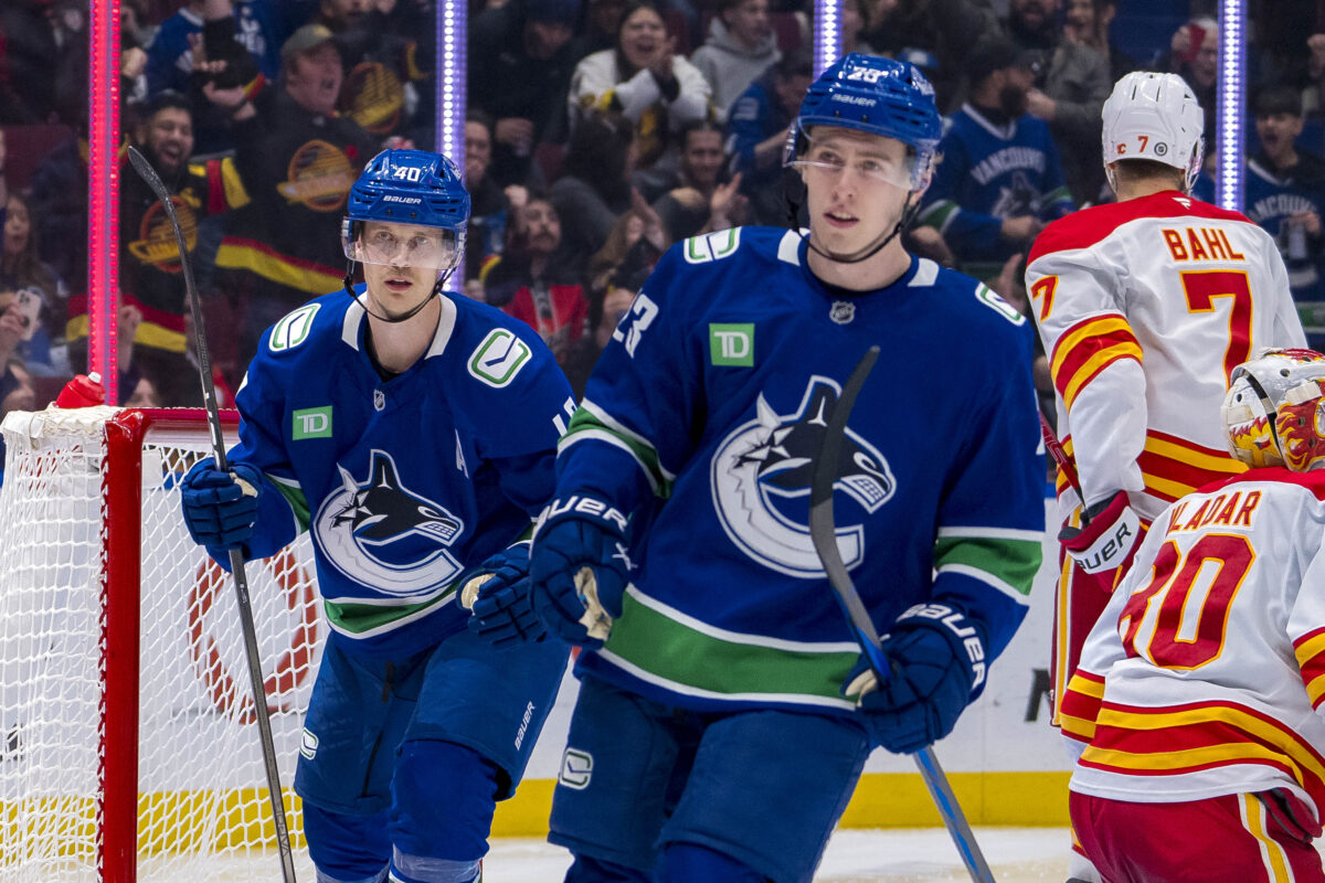 Elias Pettersson Jonathan Lekkerimaki Vancouver Canucks