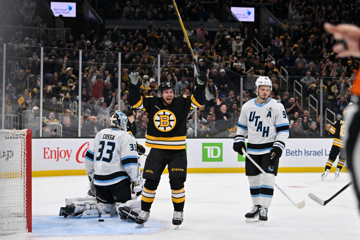 Elias Lindholm Boston Bruins
